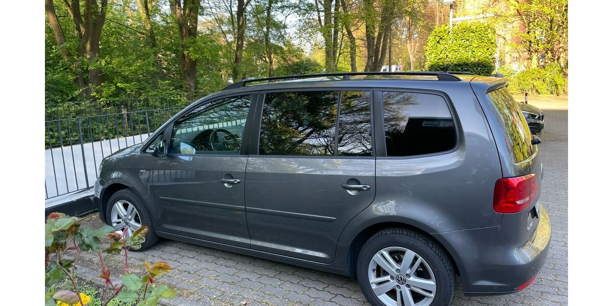 VW Touran 148.831 km 8.950 &euro; Hamburg 22177