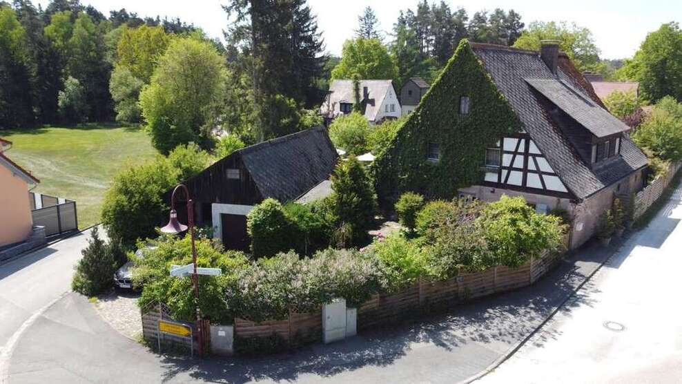 Haus zum Kaufen in Schwanstetten 890.000 € 260 m²