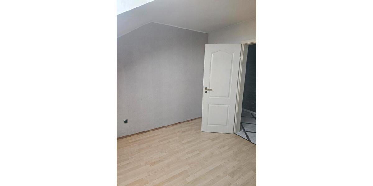 Dachgeschoßwohnung Hennef (Sieg) - 2 Zimmer, 85 m&sup2;, 980&euro; | Angebot:25410222