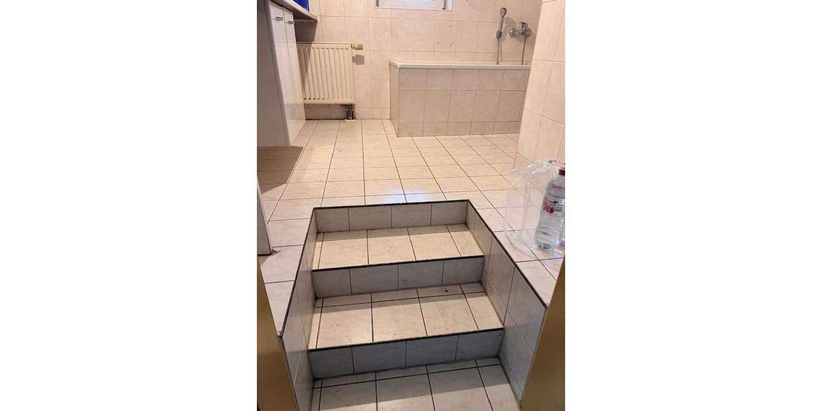 Grosses EFH, 4 Zi., 120 qm, 795 qm Grund, 1.250 € NKM 4 zimmer