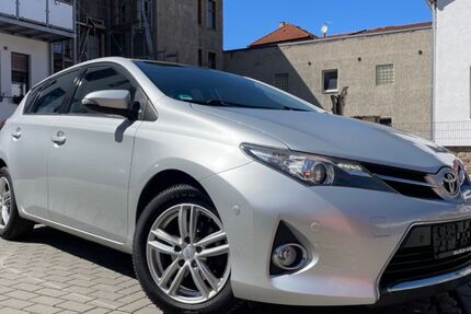 Toyota Auris 99.000 km 9.490 &euro; Saalfeld 07318