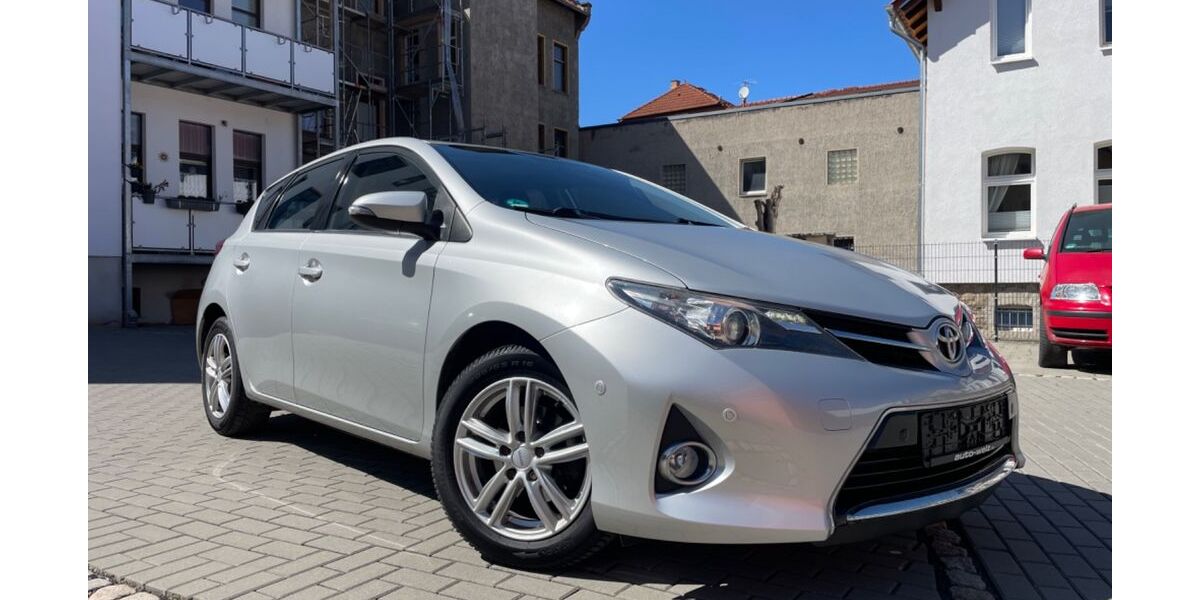 Toyota Auris 99.000 km 9.490 &euro; Saalfeld 07318