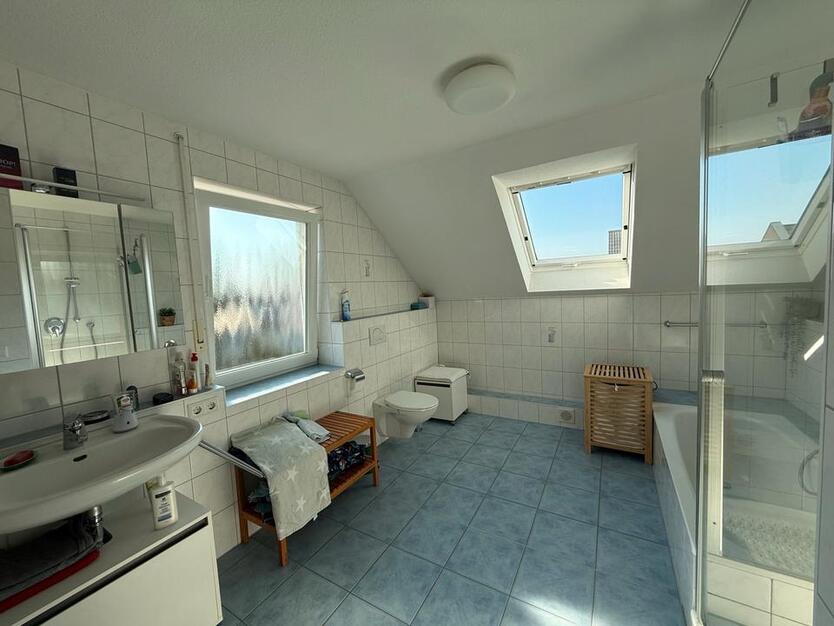 Einfamilienhaus mit EinliegerWohnung, Photovoltaik und Garage