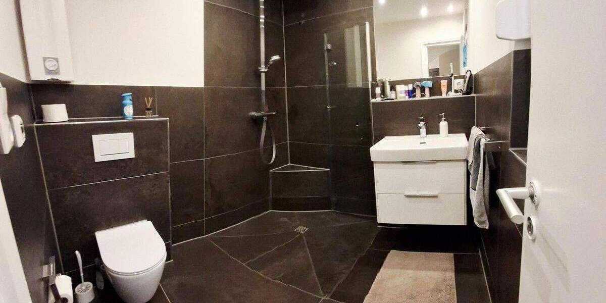 Bieterverfahren! zentrales Wohnjuwel: kernsaniertes Reihenhaus mit Solar, Kamin & Klima 3 zimmer