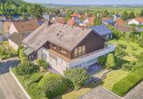 Großzügiges Zweifamilienhaus in Toplage von Weisenheim am Berg!