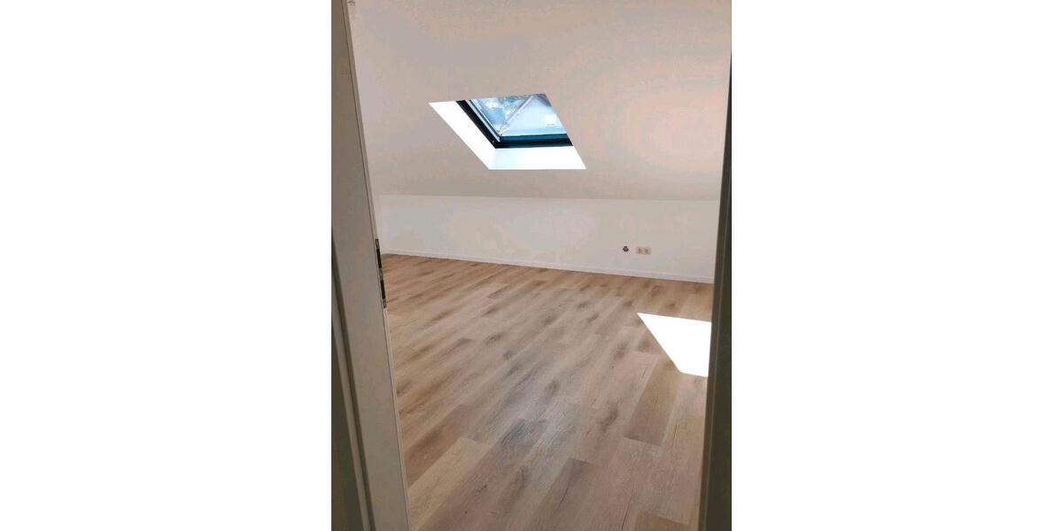 Dachgeschoßwohnung Kall - 4 Zimmer, 98 m&sup2;, 1.050&euro; | Angebot:26149284