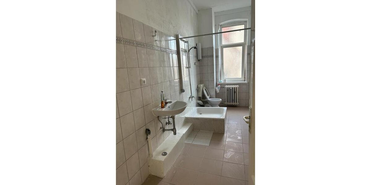 Erdgeschoßwohnung Bielefeld Stieghorst - 6 Zimmer, 180 m&sup2;, 2.000&euro; | Angebot:25514546