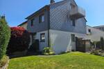 Charmantes Reihenendhaus mit großzügigem Garten, Garage und viel Potenzial
