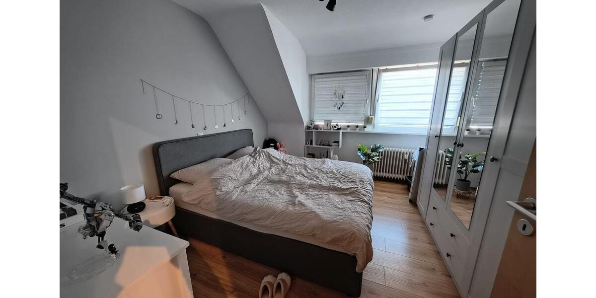 Dachgeschoßwohnung Niederkassel - 2 Zimmer, 45 m&sup2;, 610&euro; | Angebot:26335926