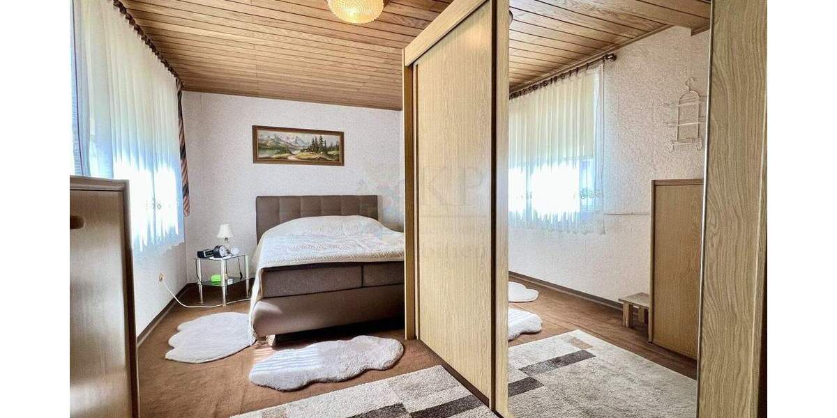 ERBENHEIM: GROSSZÜGIGES ANWESEN MIT SCHEUNE IN RUHIGER ZENTRUMSLAGE 7 zimmer