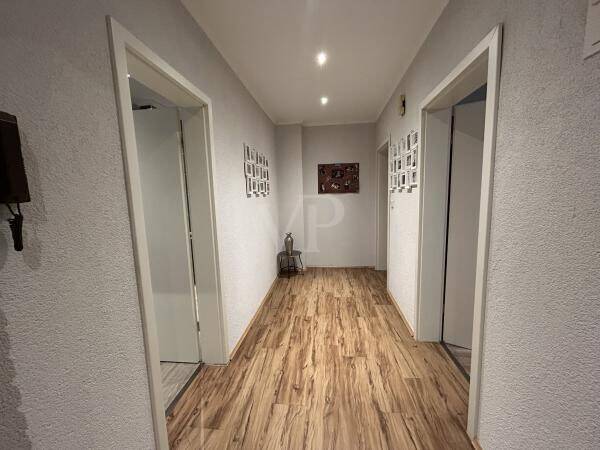 Etagenwohnung Velbert Mitte - 2 Zimmer, 92 m&sup2;, 185.000&euro; | Angebot:24033335