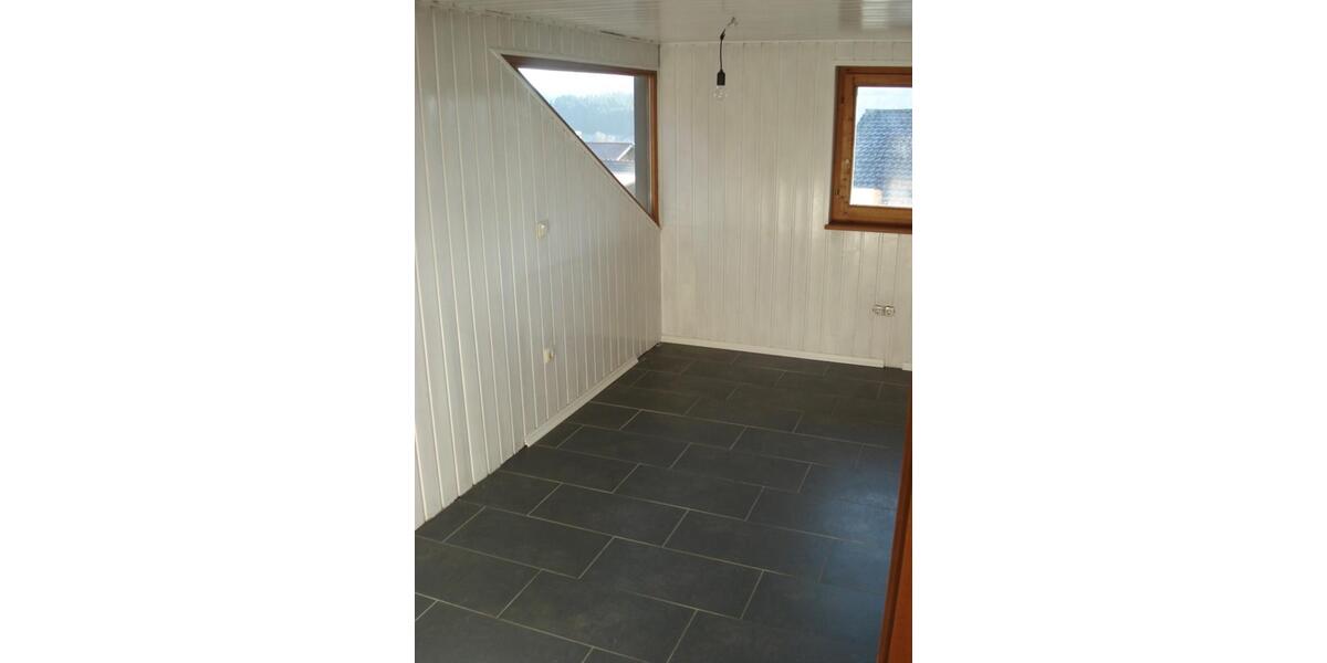 Dachgeschoßwohnung Böbrach - 3 Zimmer, 96 m&sup2;, 440&euro; | Angebot:25103212