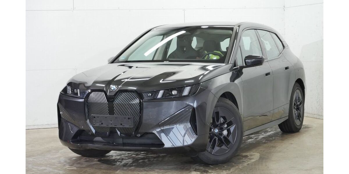 BMW iX 11.800 km 61.900 &euro; Oberhaching bei München 82041