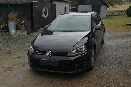 VW Golf 49.000 km 18.880 &euro; Auerbach 08209