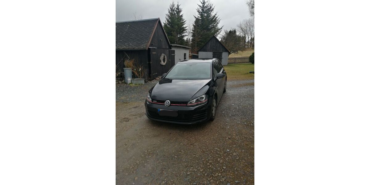 VW Golf 49.000 km 18.880 &euro; Auerbach 08209