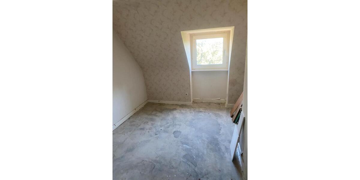 Dachgeschoßwohnung Aachen Aachen-Mitte - 6 Zimmer, 140 m&sup2;, 140.000&euro; | Angebot:26396635