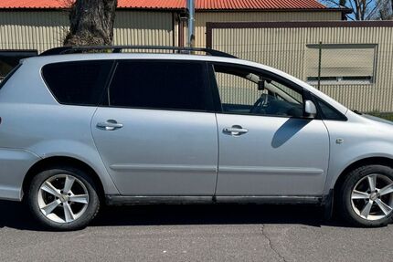 Toyota Avensis Verso 164.556 km 2.400 &euro; Berlin 13629