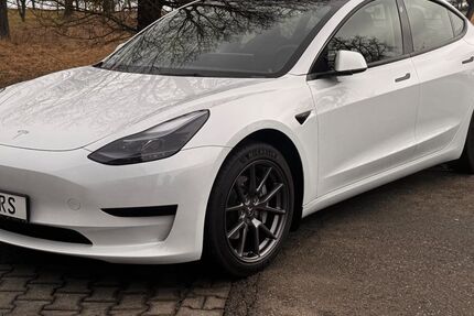 Tesla Model 3 19.325 km 27.900 &euro; Stuttgart 70599