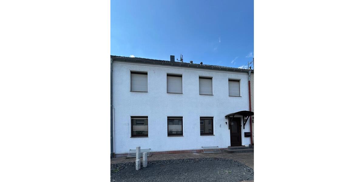 Zweifamilien-Reihenhaus im guten Zustand mit vielen Möglichkeiten 7 zimmer