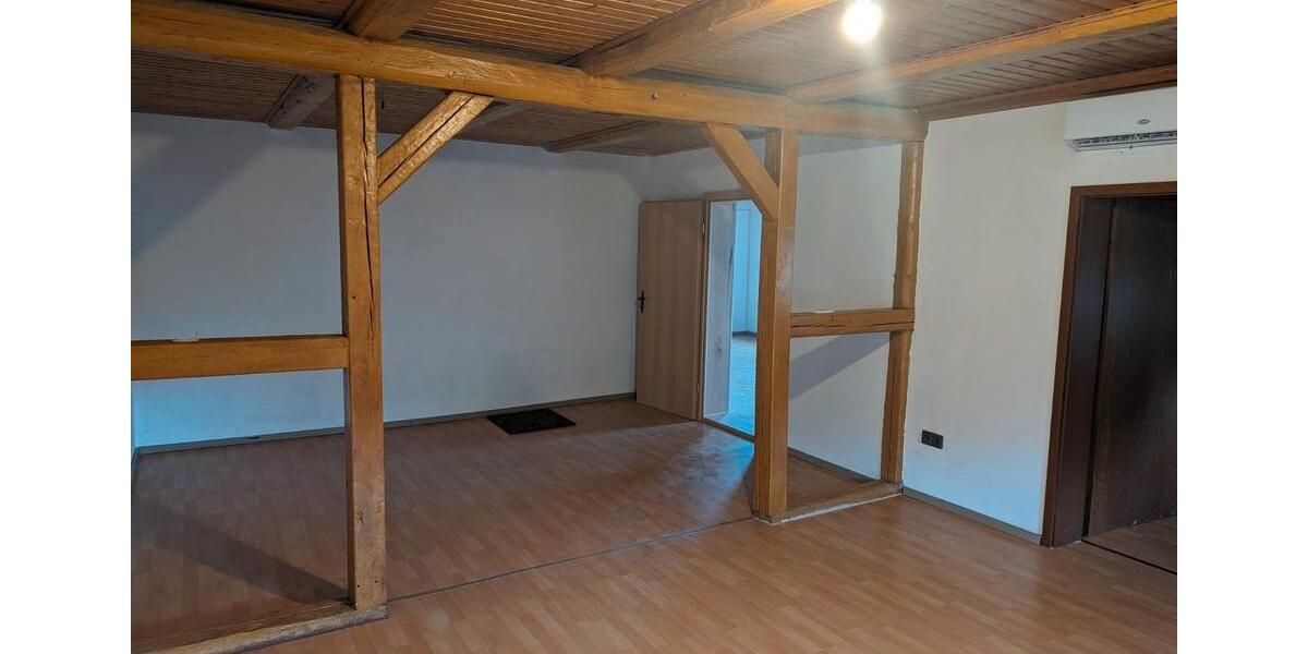 Etagenwohnung Dassel - 3 Zimmer, 85 m&sup2;, 450&euro; | Angebot:26412518