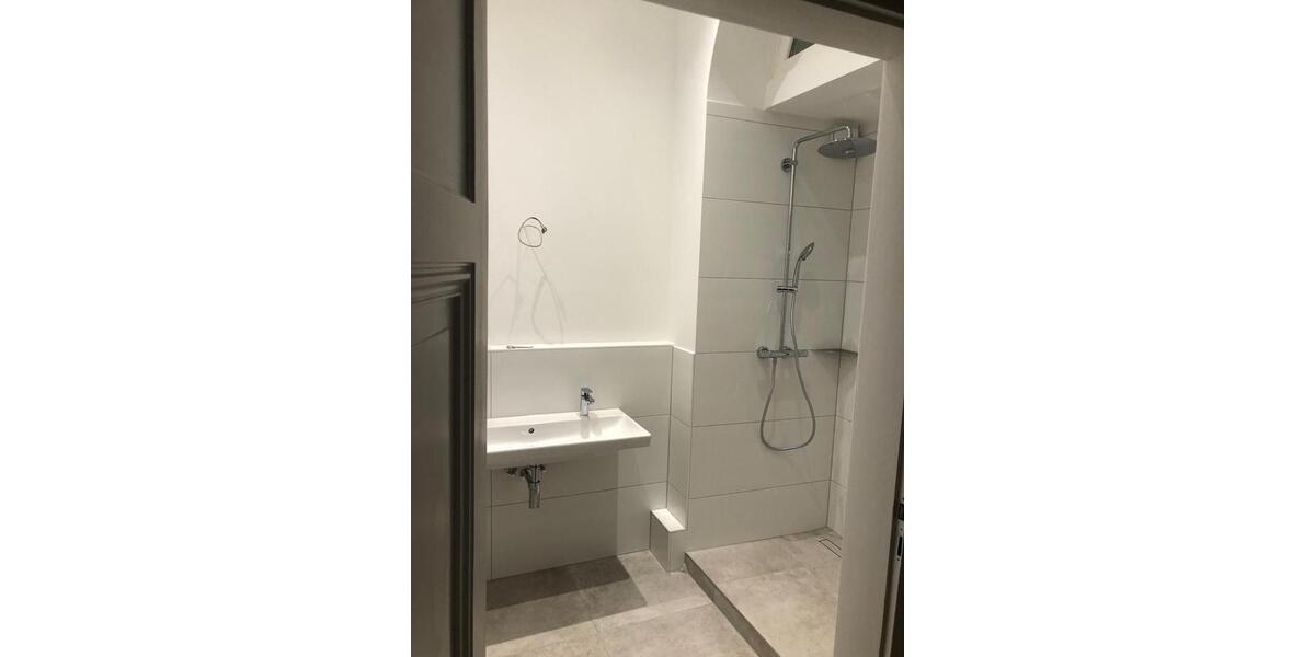 Etagenwohnung Wiesbaden Klarenthal - 5 Zimmer, 125 m&sup2;, 2.225&euro; | Angebot:26404973