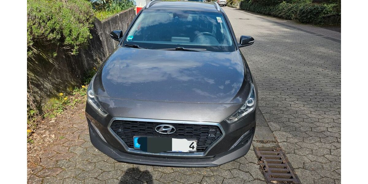 Hyundai i30 153.243 km 11.200 &euro; Remagen 53424