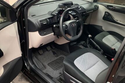 Toyota IQ 58.000 km 9.999 &euro; Dreieich 63303