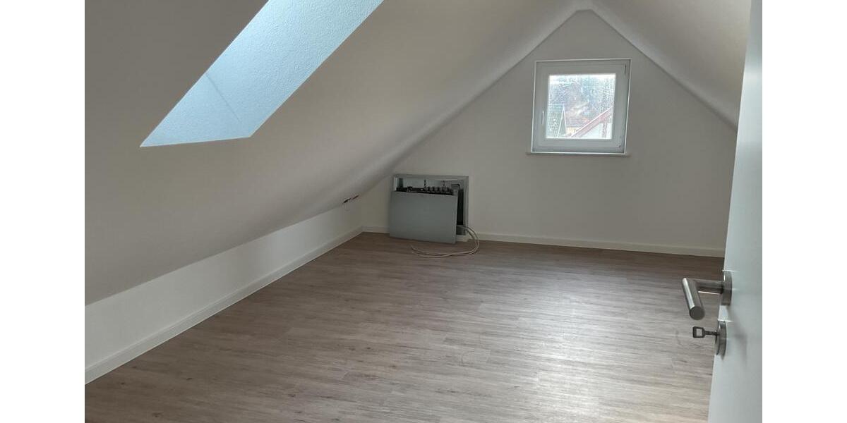 Dachgeschoßwohnung Neckarbischofsheim - 5 Zimmer, 93 m&sup2;, 930&euro; | Angebot:26654974