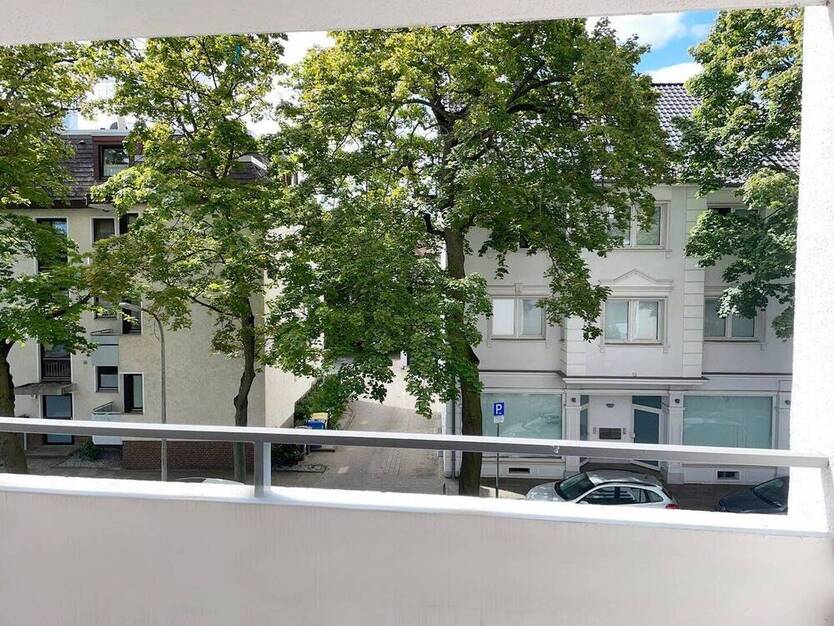 **Frisch renoviert** Zentrale Lage, 2 Zimmer, Balkon, guter Schnitt, Aufzug, Stellplatz 2 zimmer
