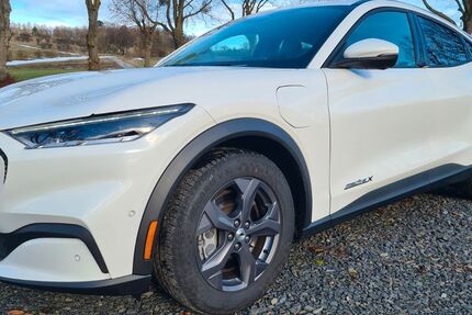 Ford Mustang Mach-E 10.750 km 35.999 &euro; Fredelsloh 37186