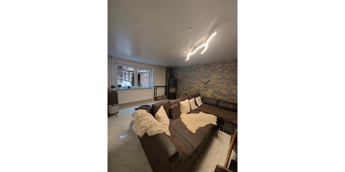 Neuental, EFH + Nebengeb. - Einfamilienhaus Neuental | Angebot:26110078