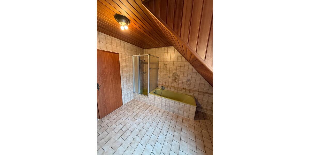 Einfamilienhaus Bad Windsheim - 6 Zimmer, 143 m&sup2;, 1.200&euro; | Angebot:26237538