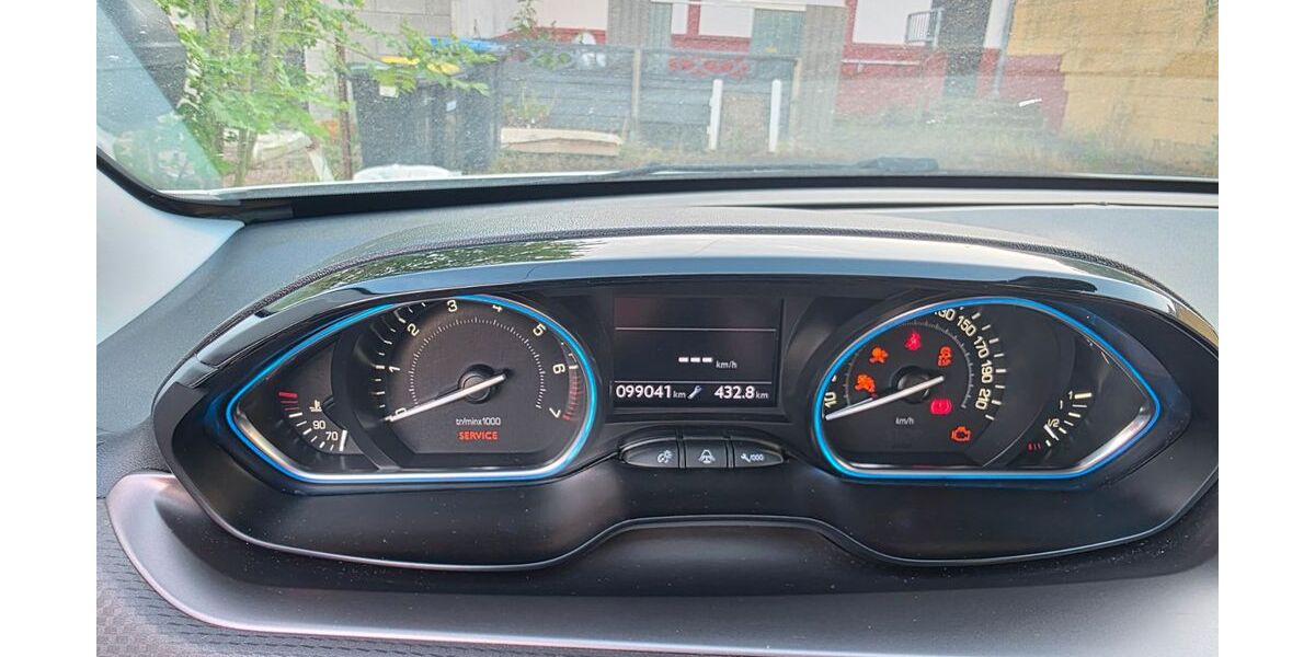 Peugeot 2008 99.041 km 5.400 &euro; Mettlach-Orscholz 66693