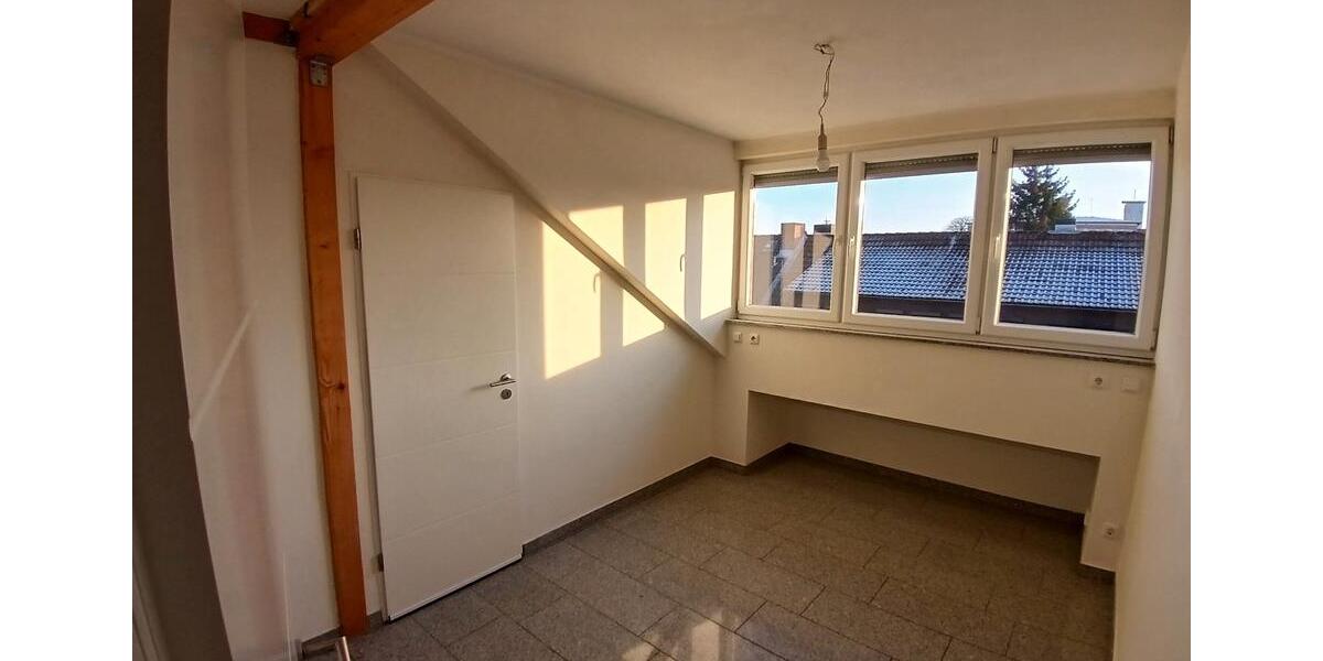 Dachgeschoßwohnung Frankfurt am Main Oberrad - 3 Zimmer, 84 m&sup2;, 1.380&euro; | Angebot:26326800