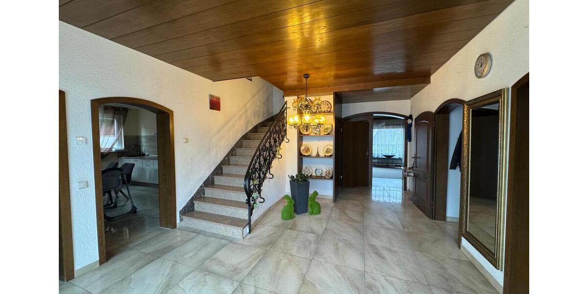 Einfamilienhaus Lebach - 9 Zimmer, 335 m&sup2;, 349.900&euro; | Angebot:27010142