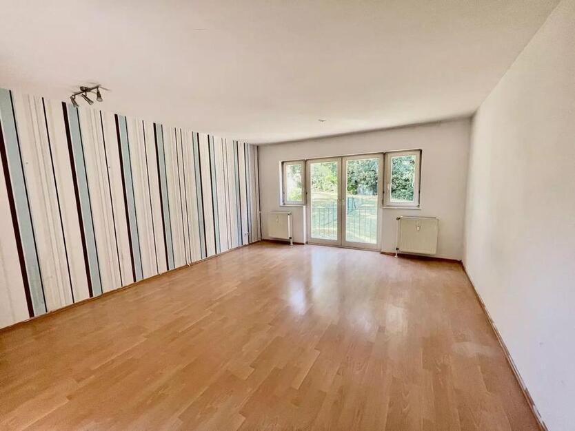 Schön geschnittene, sonnige 2-Zimmer-Wohnung in Homburg-Erbach zimmer