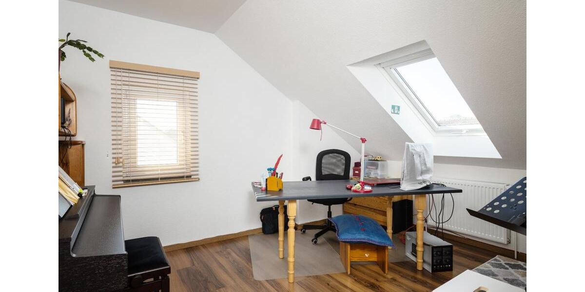 Dachgeschoßwohnung Braunschweig Westliches Ringgebiet - 5 Zimmer, 120 m&sup2;, 380.000&euro; | Angebot:27122040