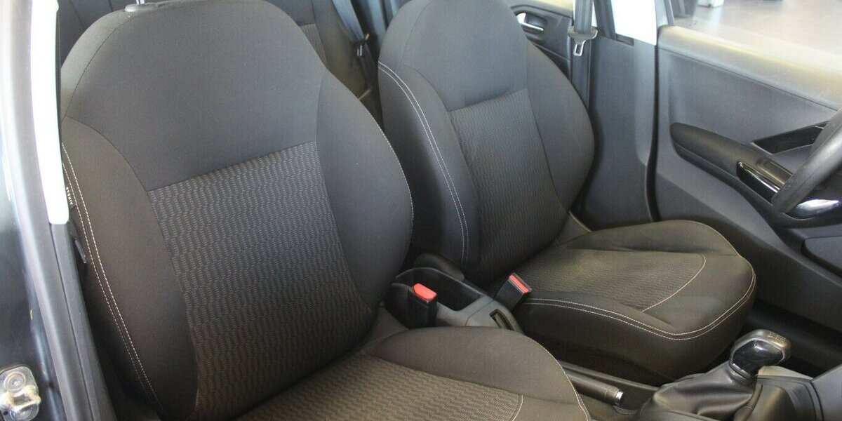 Peugeot 208 PureTech 82 Style - Panorama - 88.339 km 7.980 &euro; Euskirchen 53881