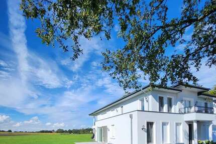 Haus zum Kaufen in Espelkamp 1.100.000 € 378.3 m² 9 zimmer