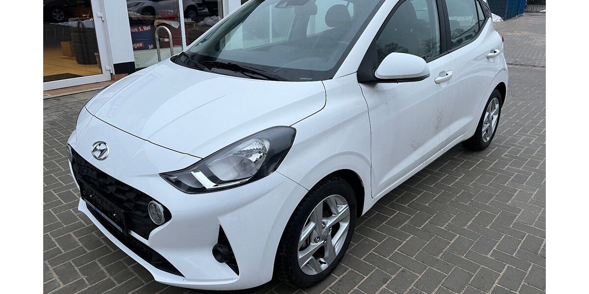 Hyundai i10 13.136 km 13.990 € Tessin 18195