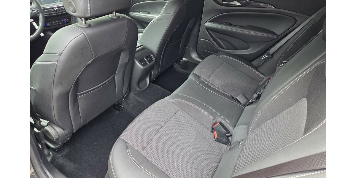 Opel Insignia Sports Tourer Elegance 47.149 km 14.600 &euro; Wilsdruff 01723