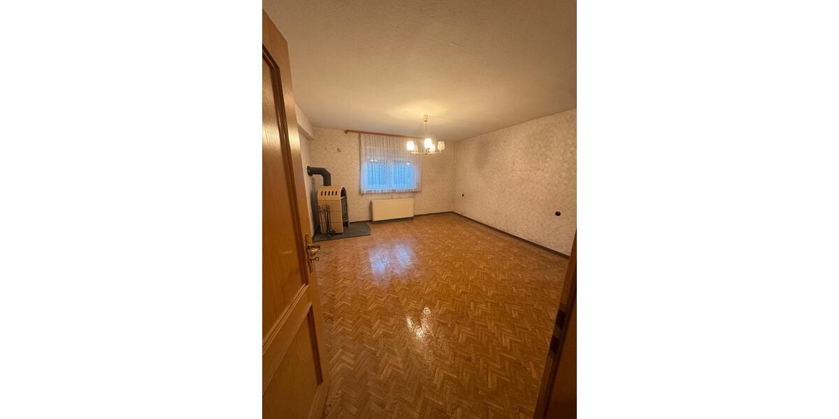 Einfamilienhaus Wetzlar Altenberger Straße - 7 Zimmer, 140 m&sup2;, 1.000&euro; | Angebot:26020253