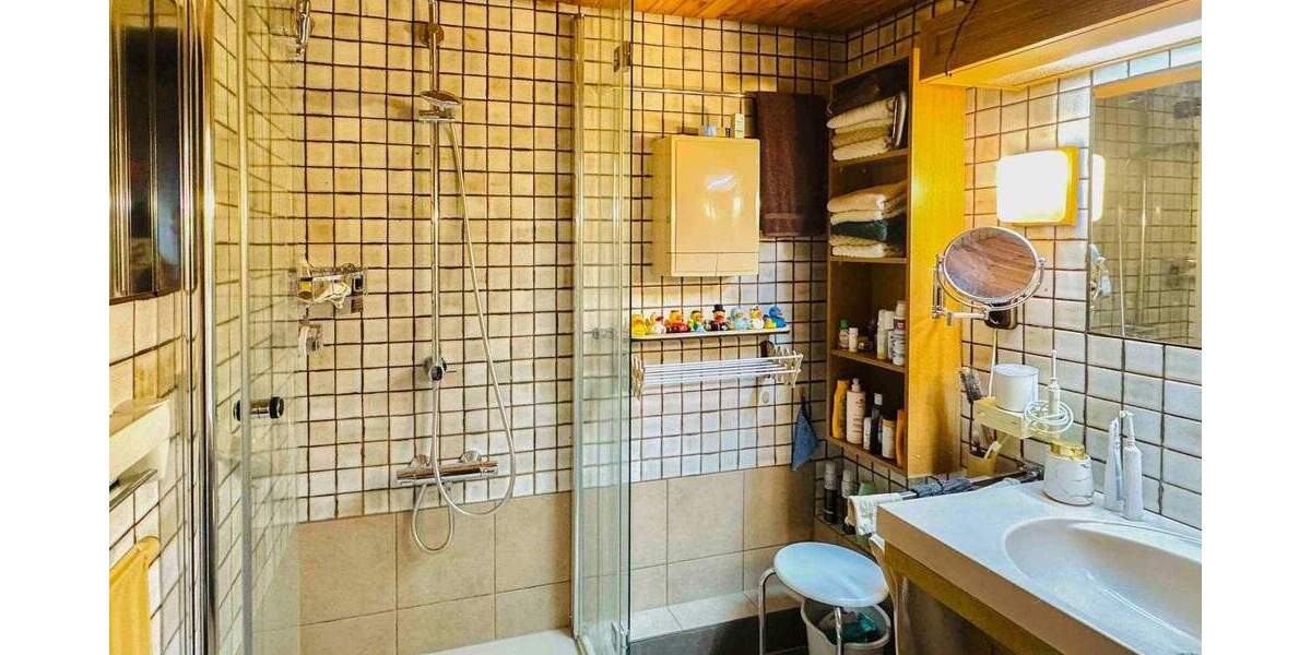 Etagenwohnung Neuss Rosellen - 2 Zimmer, 79 m&sup2;, 240.000&euro; | Angebot:24810351