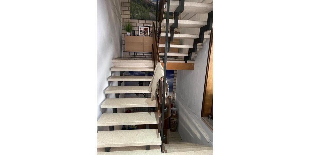 Einfamilienhaus Nürtingen - 6 Zimmer, 219 m&sup2;, 550.000&euro; | Angebot:26833172