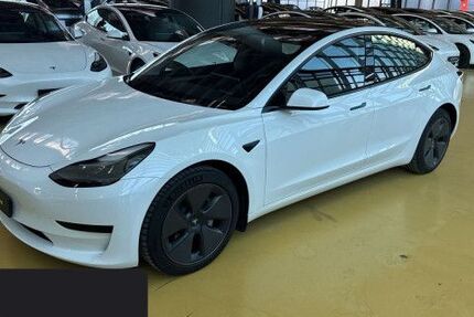 Tesla Model 3 47.176 km 28.400 &euro; Hanau 63457