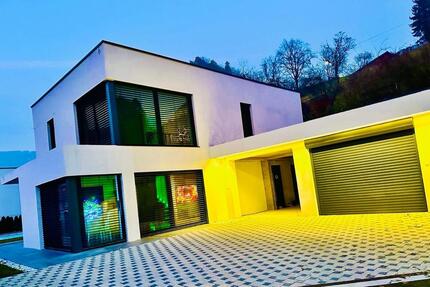 Haus Umkirch - 6 Zimmer, 250 m&sup2;, 500&euro; | Angebot:25409098