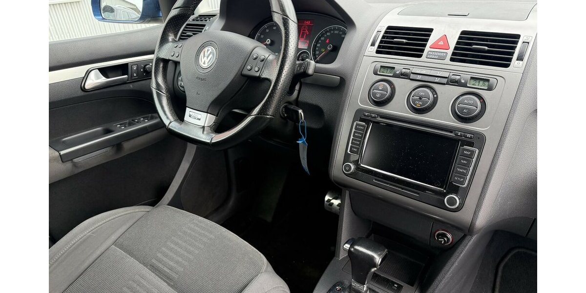 VW Touran 1.4 TSI DSG R-Line Highline Xenon Navi PDC 143.500 km 6.500 &euro; Altdorf 84032