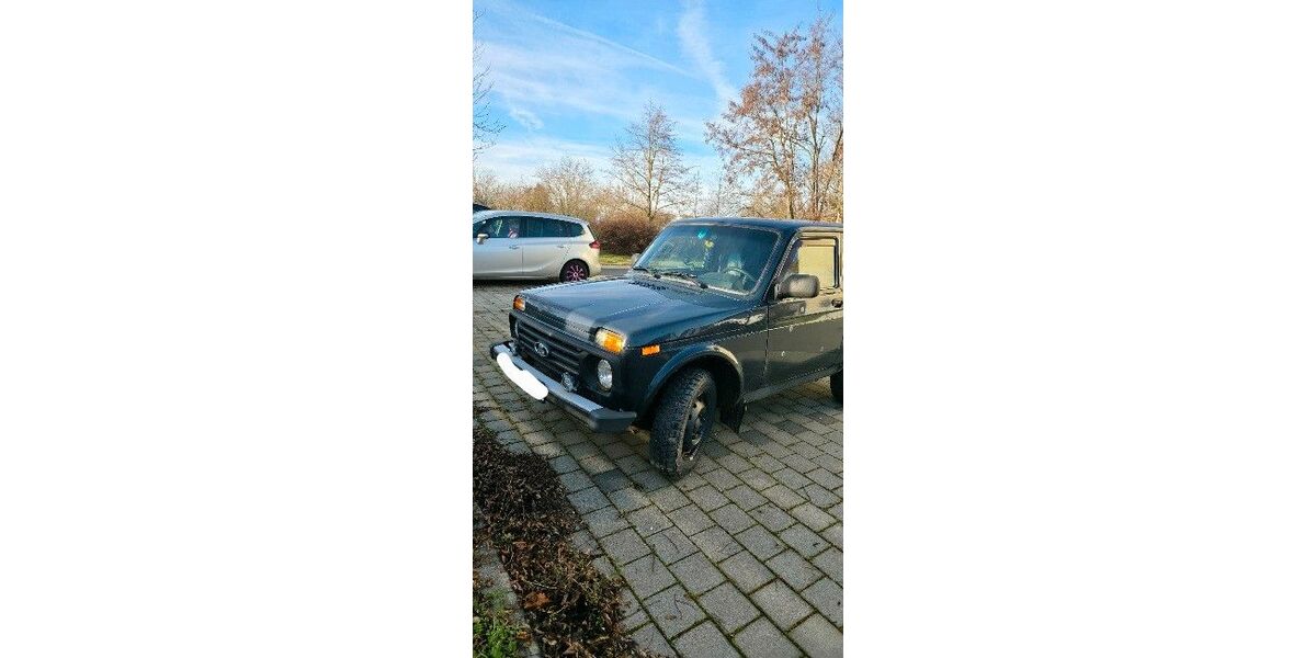 Lada Niva 96.000 km 6.500 &euro; Sömmerda 99620