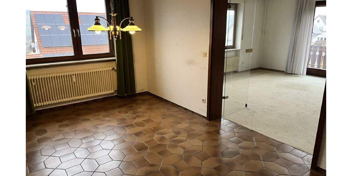 Großzügiges Dreifamilienhaus in aussichtsreicher Lage von Lauda - mit Blick ins Taubertal 1 zimmer