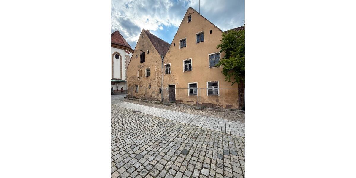 Doppelhaushälfte Vilseck - 16 Zimmer, 520 m&sup2;, 45.000&euro; | Angebot:20657309